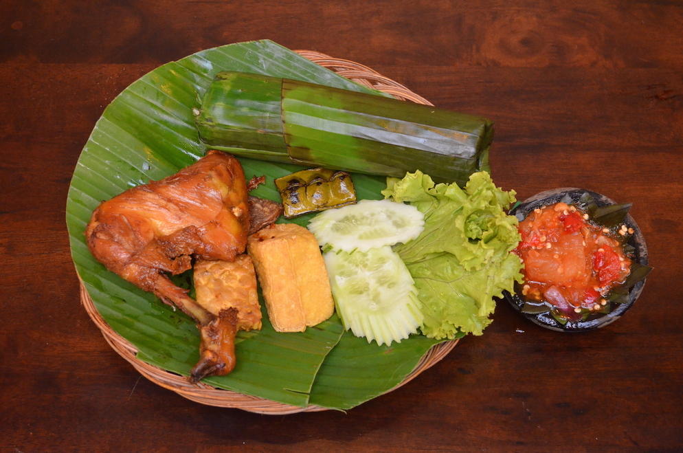 NASI LIWET KOMPLIT AYAM KAMPUNG GORENG