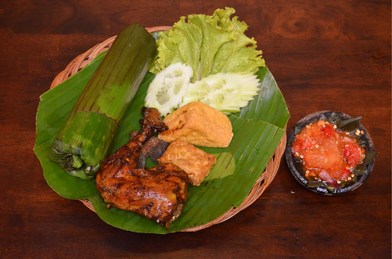 P007 Nasi Liwet Komplit Ayam Kampung Bakar Tradisi Cibiuk Rumah Makan Cibiuk Wangsa Maju