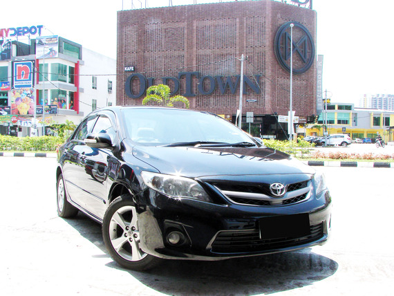 Toyota Corolla Altis 2.0 V (Both) 2010