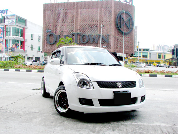 Suzuki Swift 1.5 L (Auto) 2010