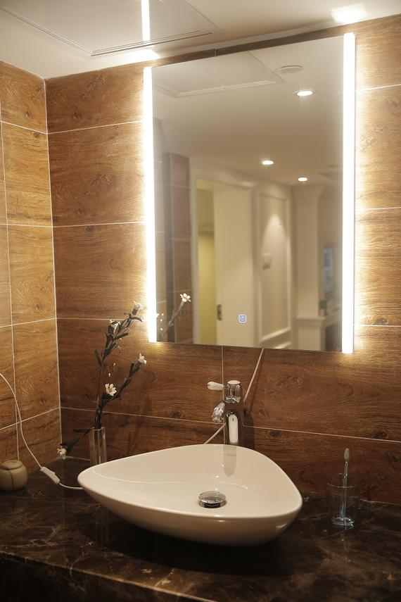 Alcor System MUSIC LED MIRROR WITH TOUCH SENSOR SWITCH & DIMMABLE LIGHT