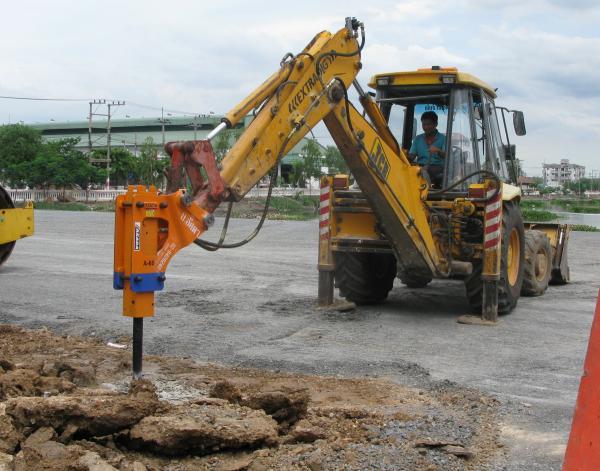 รถตักหน้าขุดหลัง JCB ใส่หัวกระแทกใหม่ ASADA รุ่น A 60