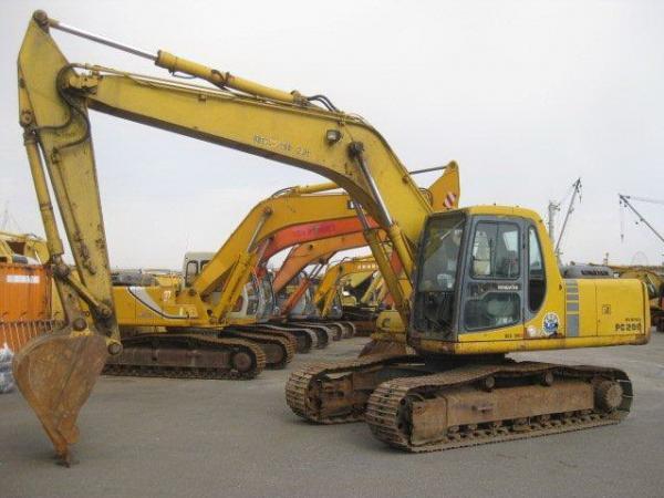 KOMATSU PC200-6