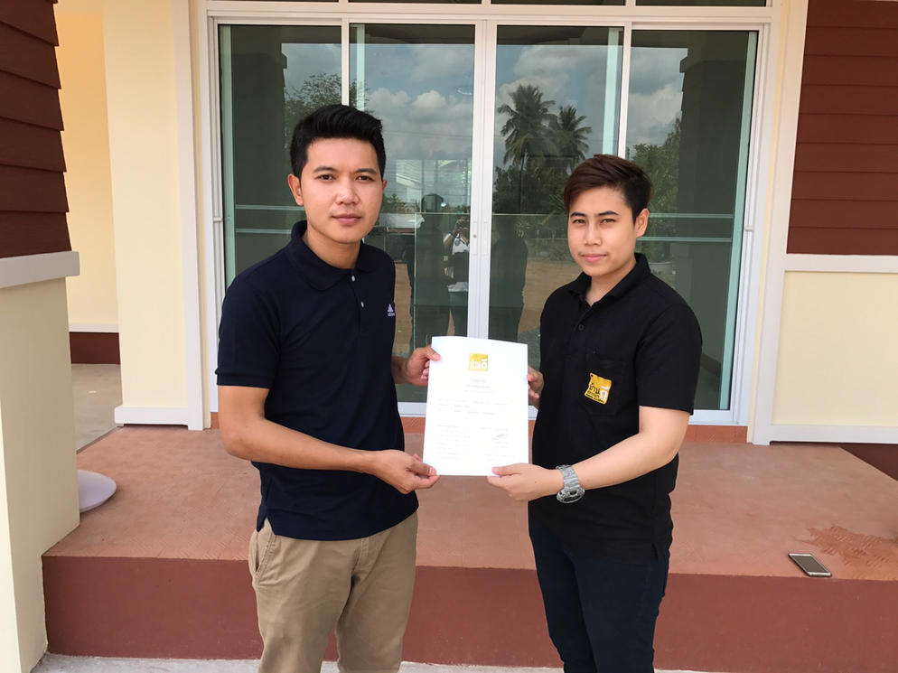 มอบใบรับประกันบ้านคุณทวีสิน ชุมหอม