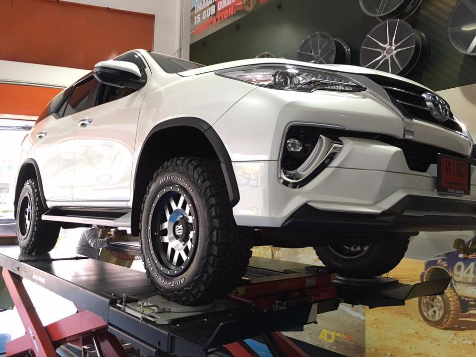 เปลี่ยนยางรถ Fortuner