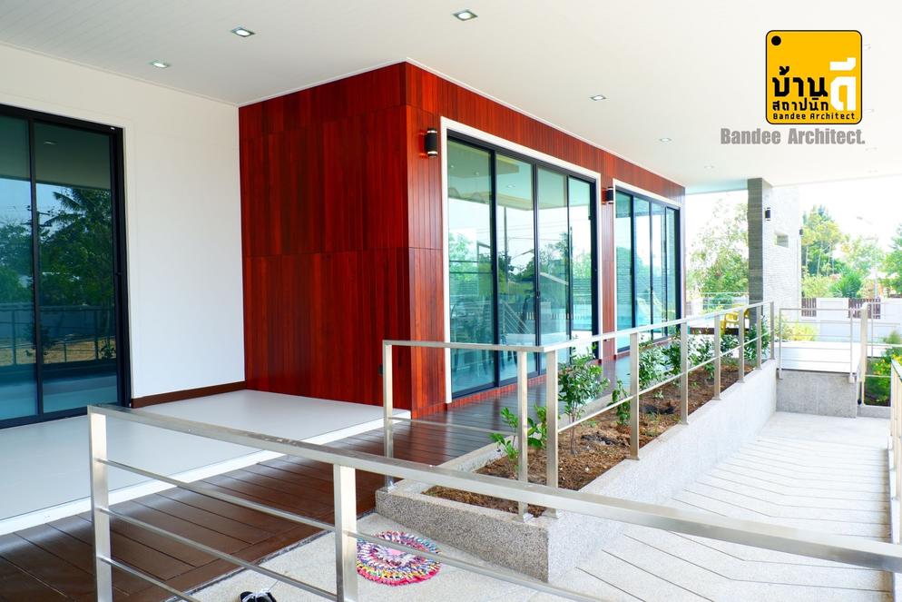 งานสร้างบ้าน ตกแต่งภายใน สระว่ายน้ำของคุณบราลี ซวาเบอร์