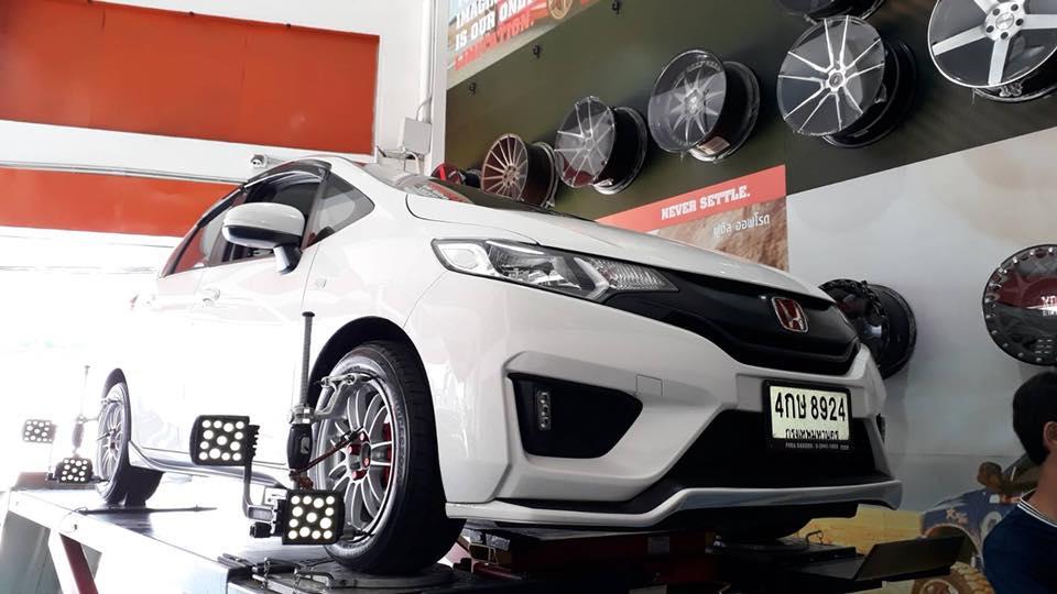 เปลี่ยนยาง Bridgestone และล้อ RE30 ที่ CS.automax 2555