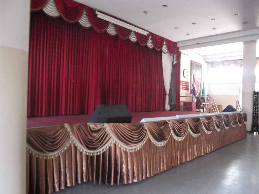 ม่านเวที