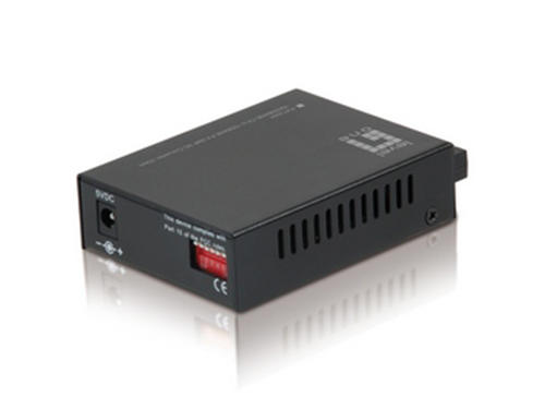 Networking / Media Converter / FVT-2201    10/100BASE-TX to 100BASE-FX SMF SC Converter, 20km รุ่น FVT-2201