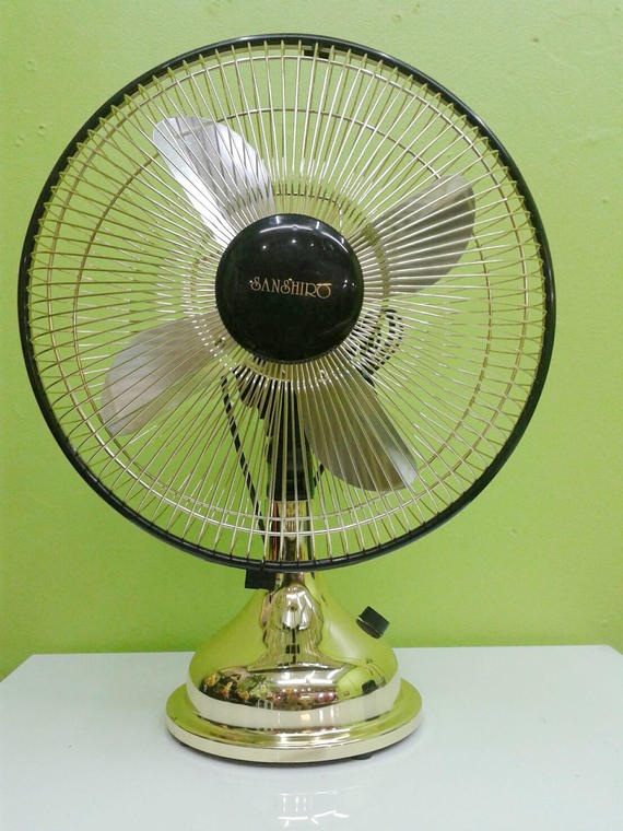 JR18 พัดลมตั้งโต๊ะ 12" สีทอง