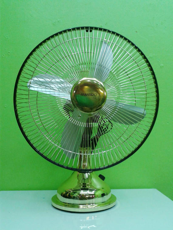 JR19 พัดลมตั้งโต๊ะ 14" สีทอง