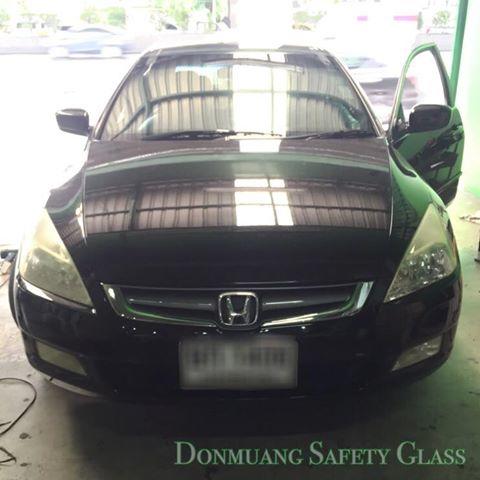 ผลงานการติดตั้งกระจกบังลมหน้า Honda Accord 2003