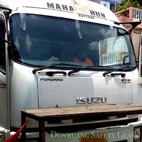 ผลงานการติดตั้งกระจกบังลมหน้านิรภัย 2 ชั้น Isuzu Deca