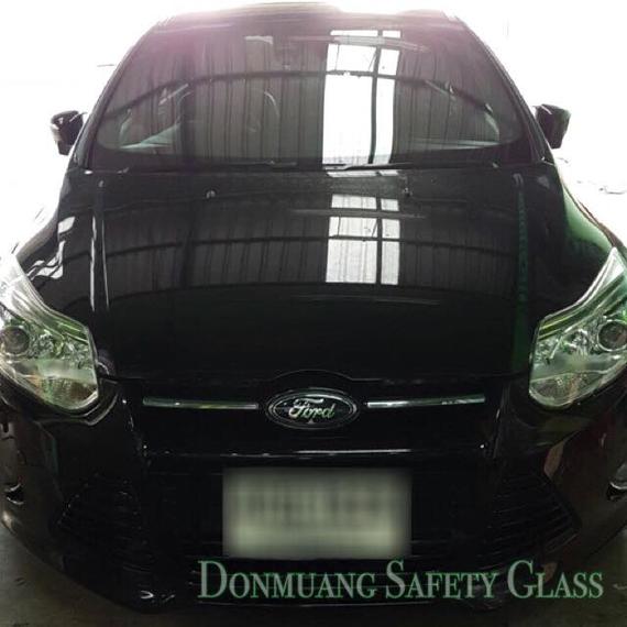 ผลงานการติดตั้งกระจกบังลมหน้า(มี Censor 4 ช่อง) Ford Focus โฉมใหม่