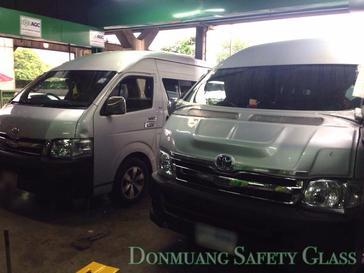 ผลงานการติดตั้งกระจกรถยนต์ Toyota Commuter