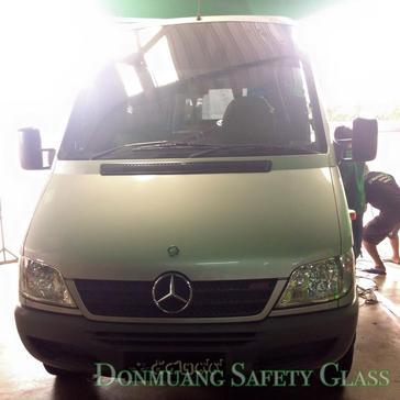 ผลงานการติดตั้งกระจกรถยนต์ Mercedes Benz Sprinter