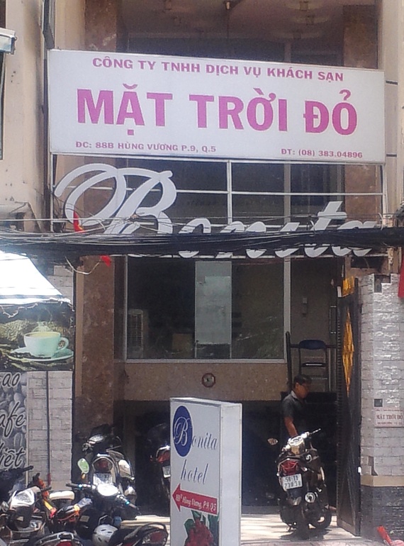 Công Ty TNHH Dịch Vụ Khách Sạn Mặt Trời Đỏ