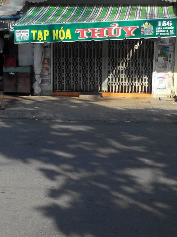 Cửa Hàng Tạp Hóa Thủy