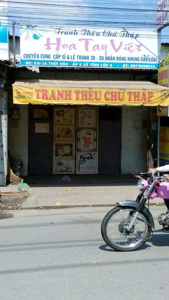 Tranh Thêu Chữ Thập Hoa Tay Việt