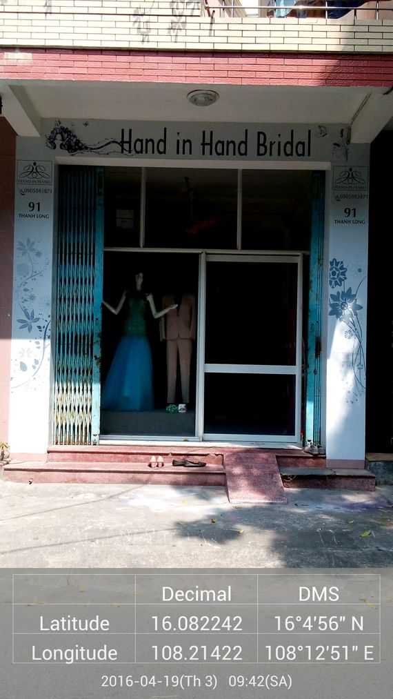 Tiệm Hand In Hand Bridal