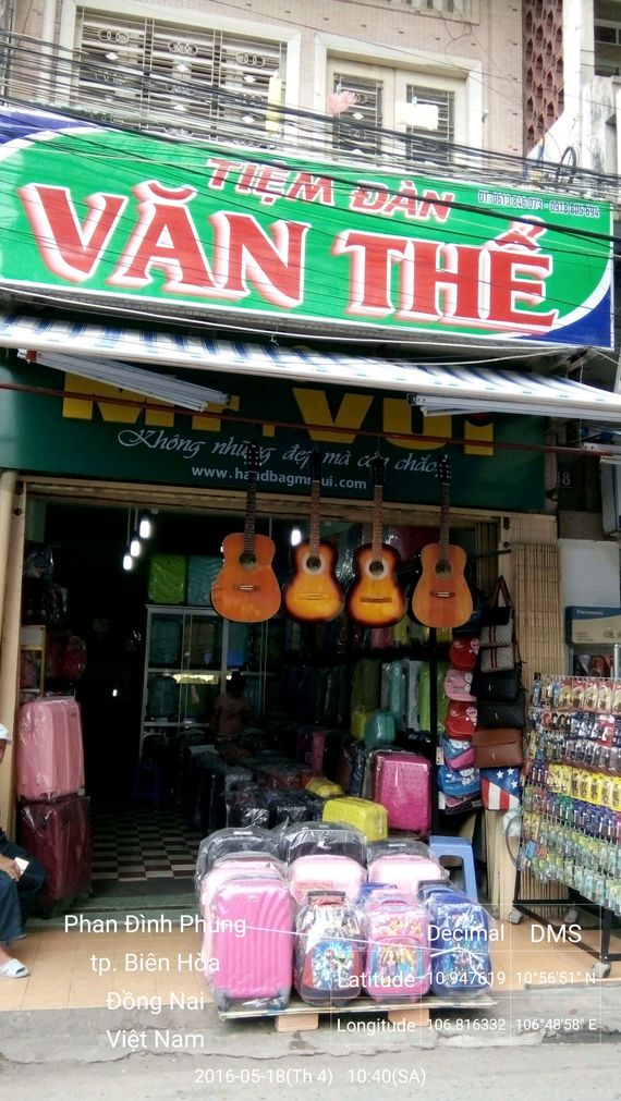 Tiệm Đàn Văn Thế
