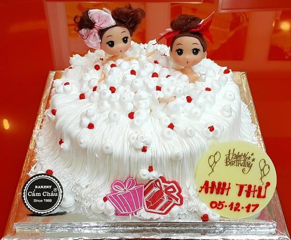 Bánh kem sinh nhật búp bê sinh đôi TR1870029